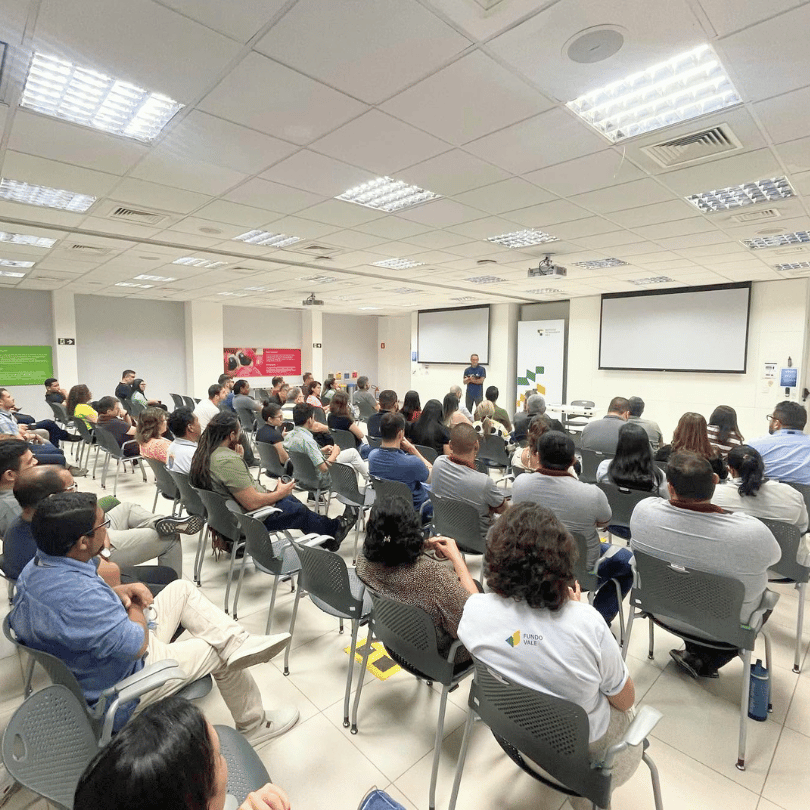 Fotografia do Pedro Walfir professor titular da Universidade Federal do Pará pesquisador da Amazônia atleta de endurance e autor sala de aula ufpa anp