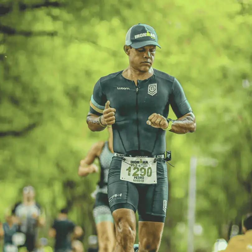 Ironman UltramanPedro Walfir professor titular da Universidade Federal do Pará pesquisador da Amazônia atleta de endurance e autor disciplina